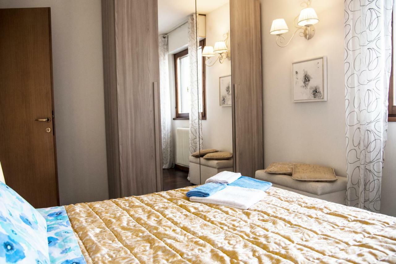 Apartment Chic Panoramic
